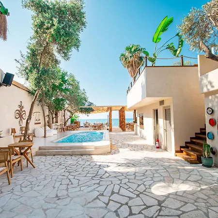 Demanor Hotel Adult Only-3